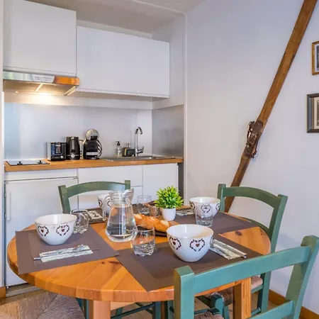 Charming With Balcony Near The Slopes Apartmán